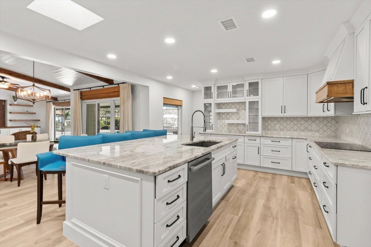 827 SW Kings Bay Drive, Crystal River, FL 34429 Photo