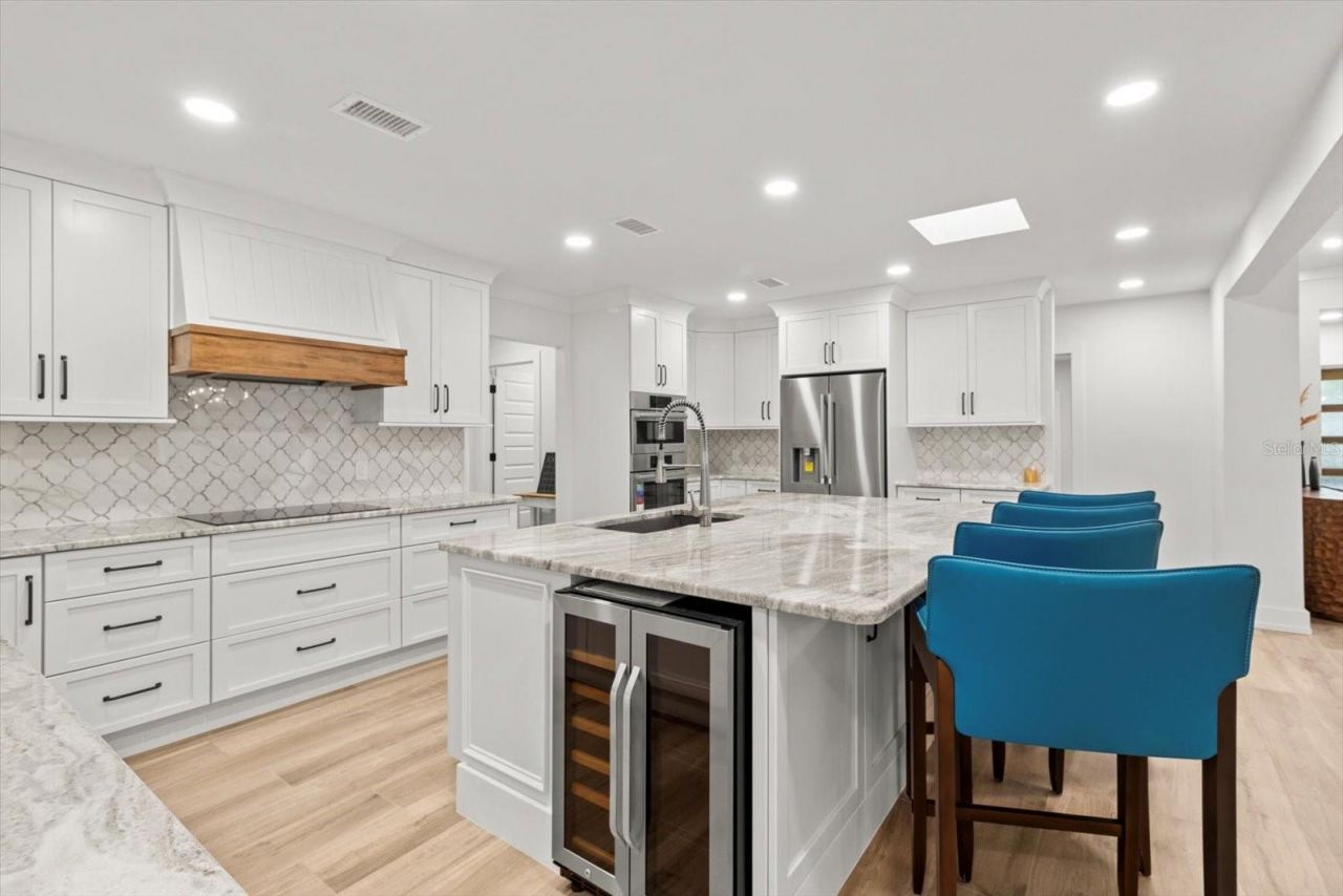 827 SW Kings Bay Drive, Crystal River, FL 34429 Photo