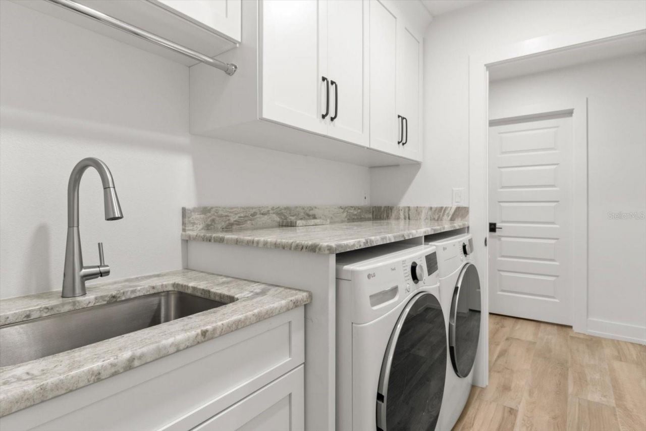 827 SW Kings Bay Drive, Crystal River, FL 34429 Photo