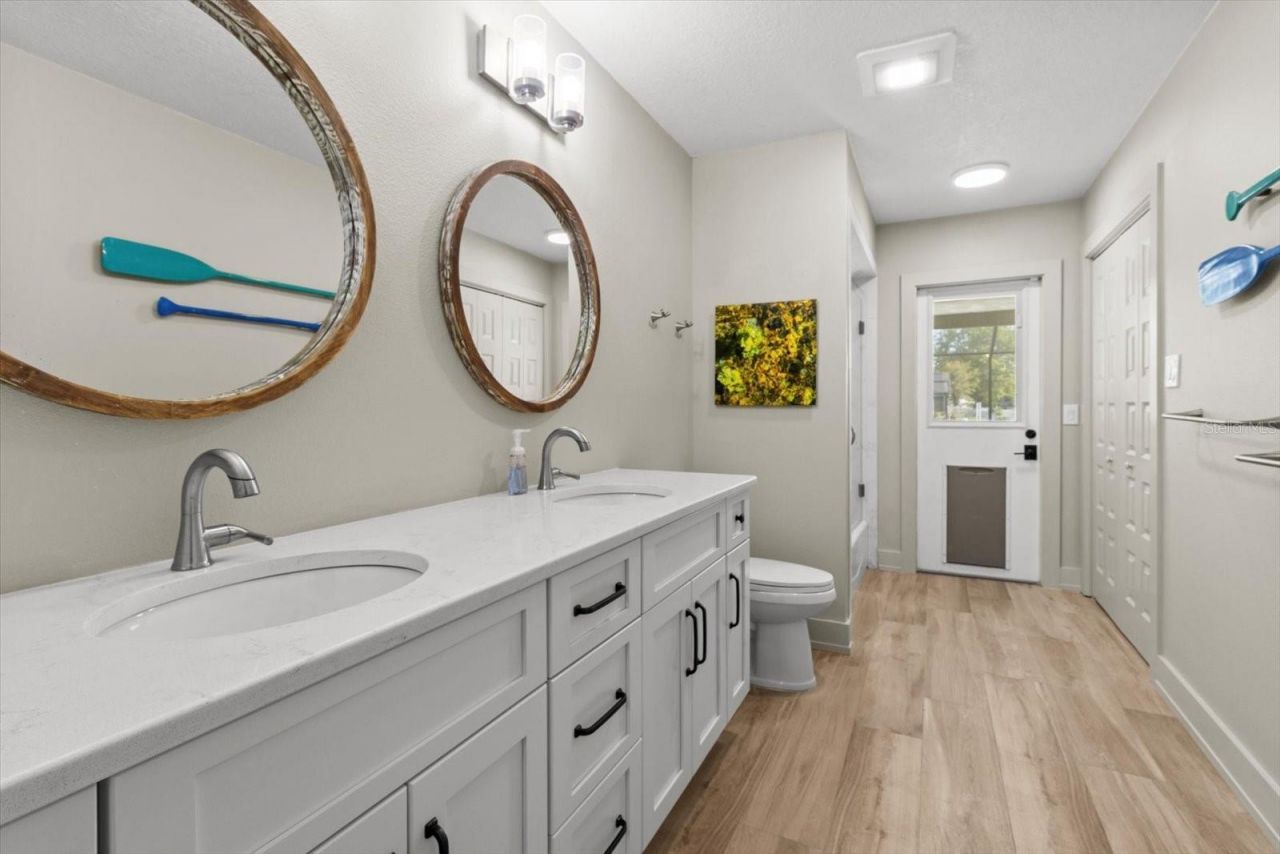 827 SW Kings Bay Drive, Crystal River, FL 34429 Photo