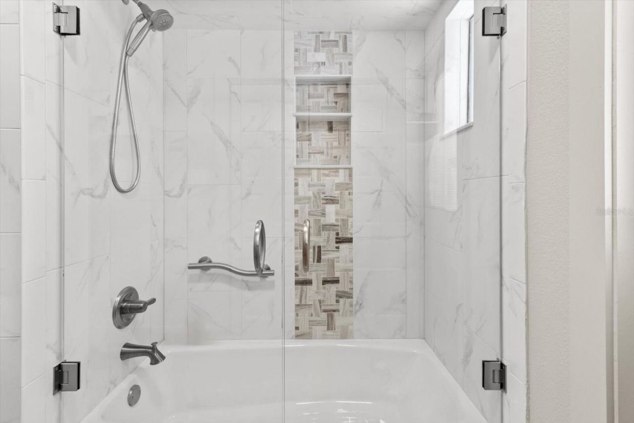 827 SW Kings Bay Drive, Crystal River, FL 34429 Photo