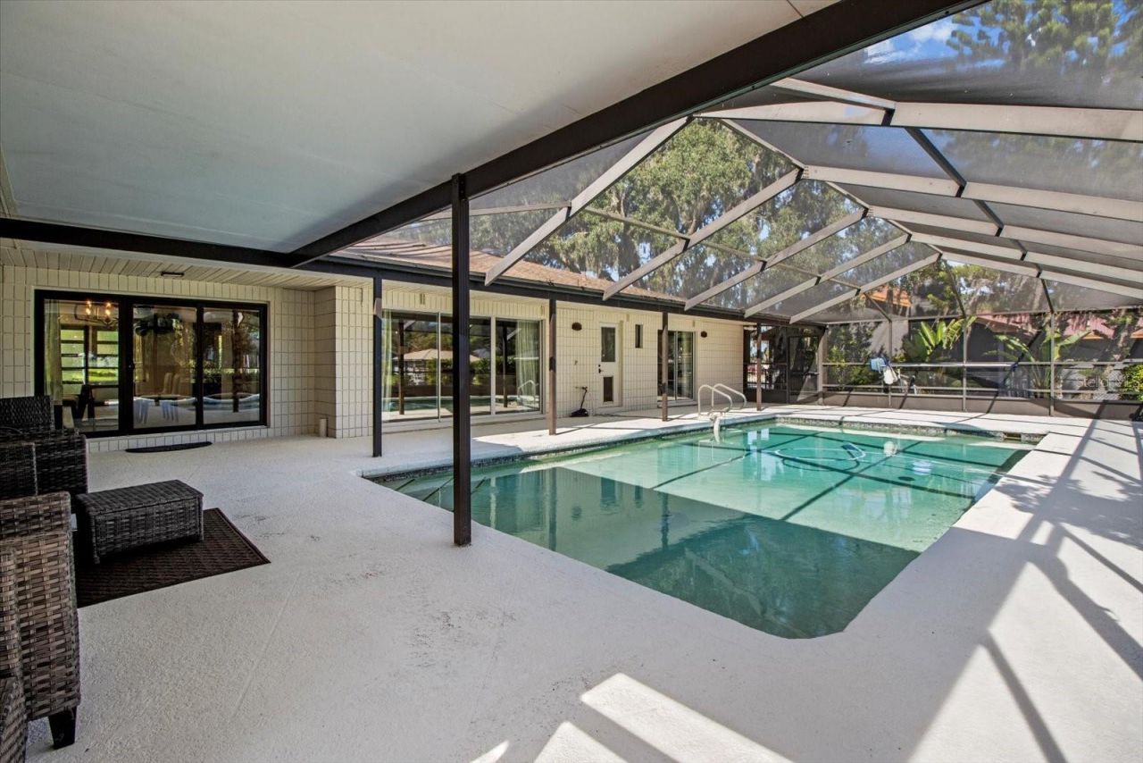 827 SW Kings Bay Drive, Crystal River, FL 34429 Photo