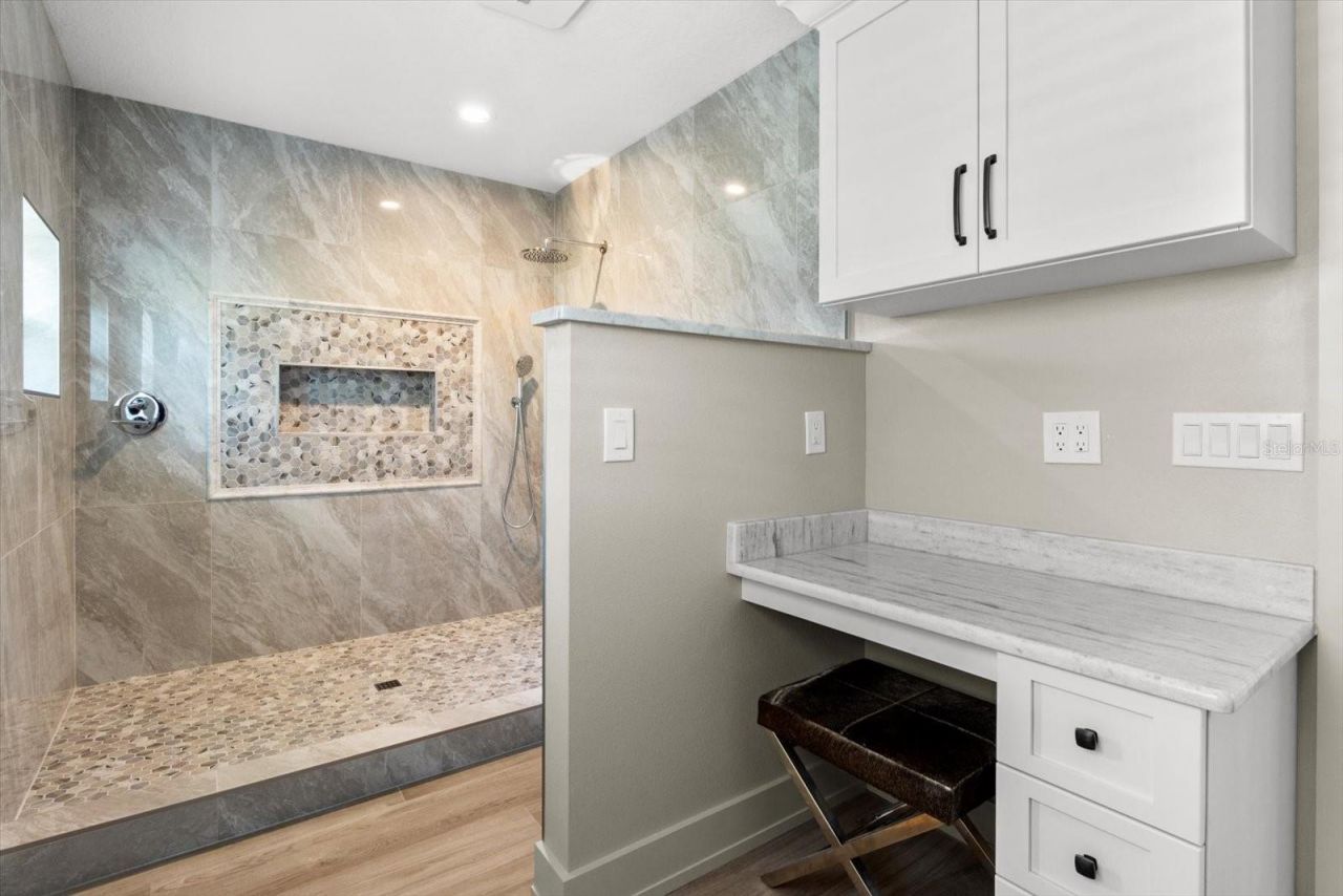 827 SW Kings Bay Drive, Crystal River, FL 34429 Photo