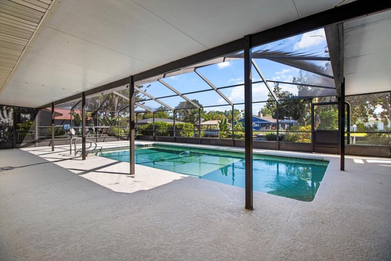 827 SW Kings Bay Drive, Crystal River, FL 34429 Photo