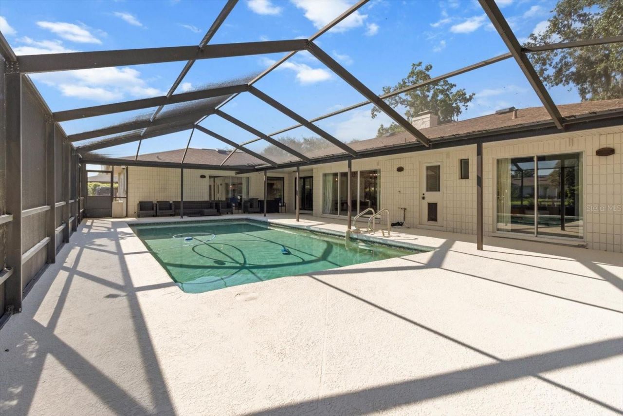 827 SW Kings Bay Drive, Crystal River, FL 34429 Photo