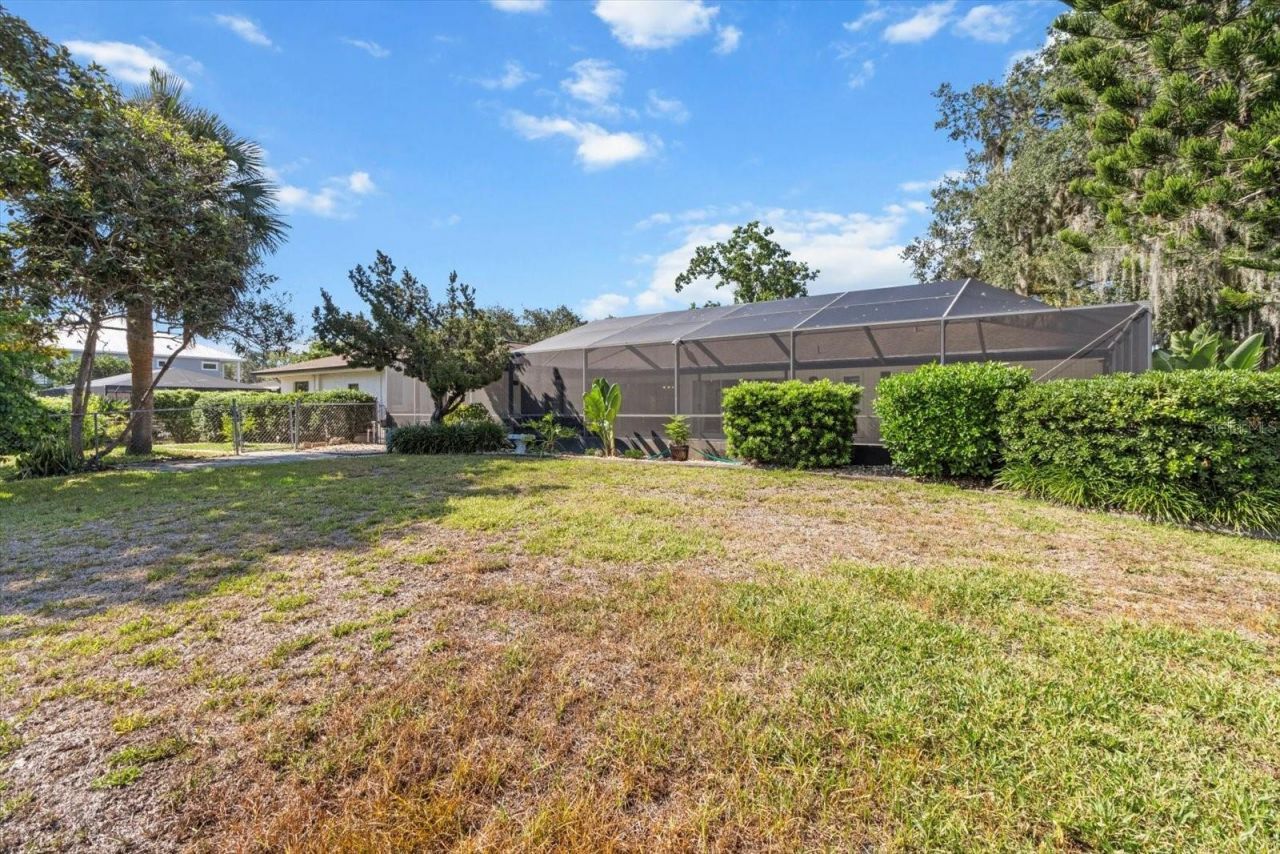 827 SW Kings Bay Drive, Crystal River, FL 34429 Photo