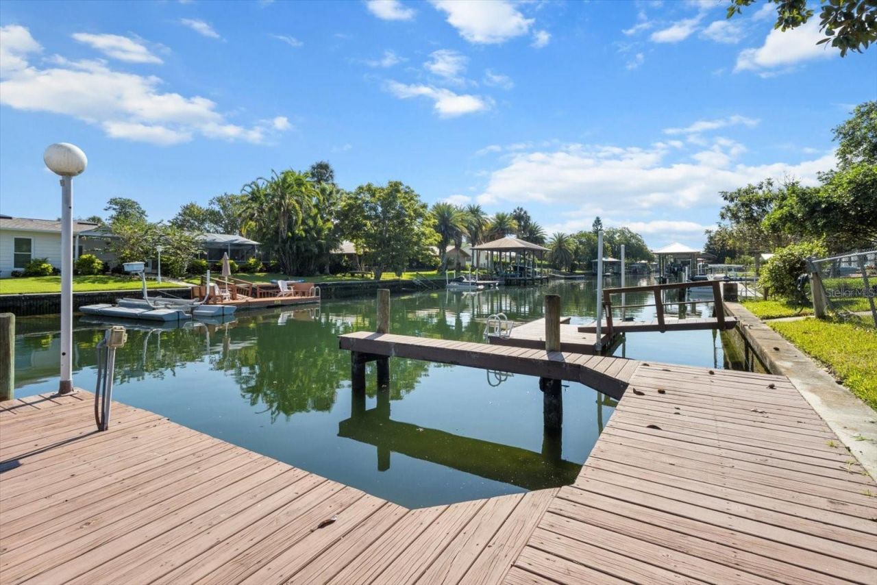 827 SW Kings Bay Drive, Crystal River, FL 34429 Photo