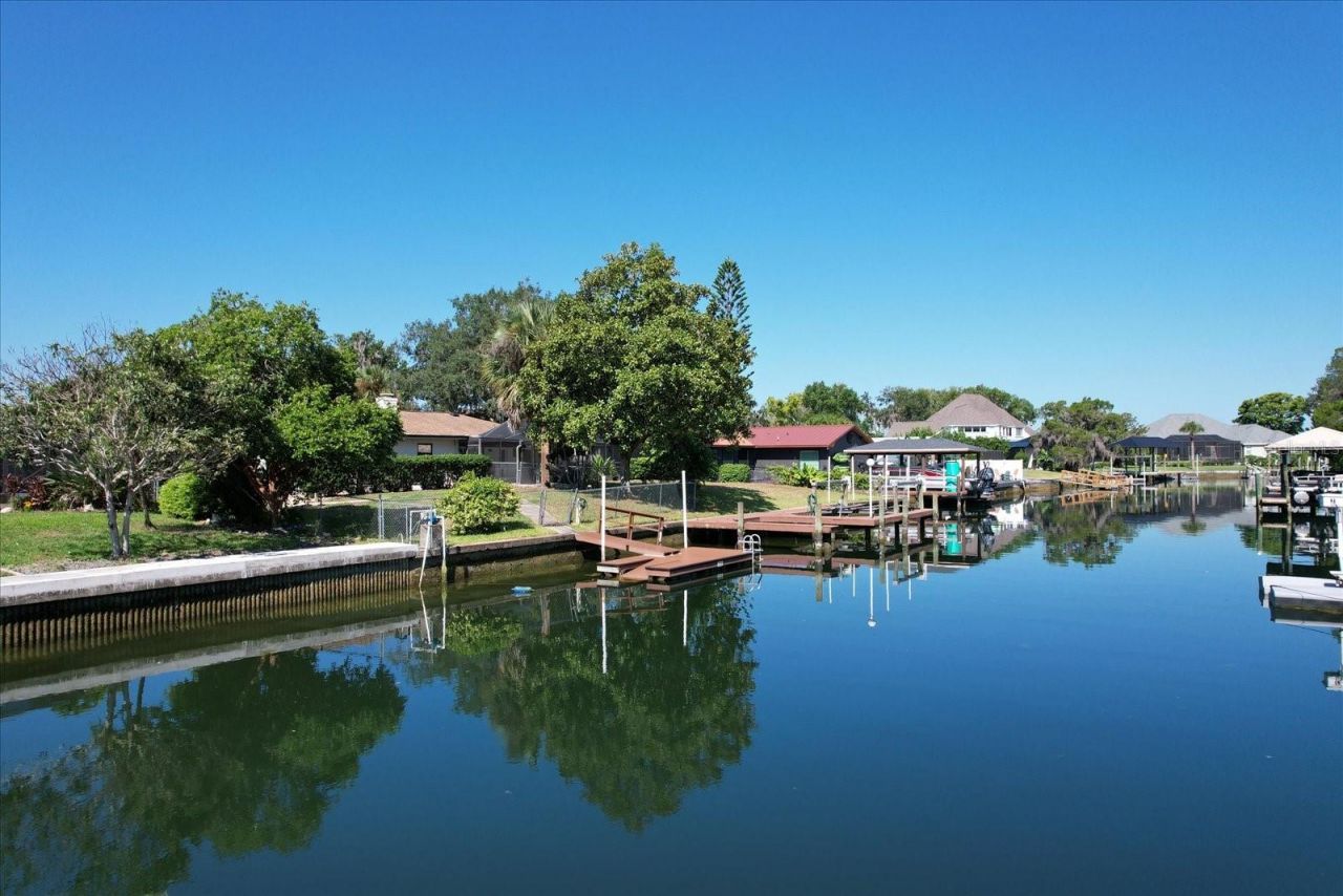 827 SW Kings Bay Drive, Crystal River, FL 34429 Photo