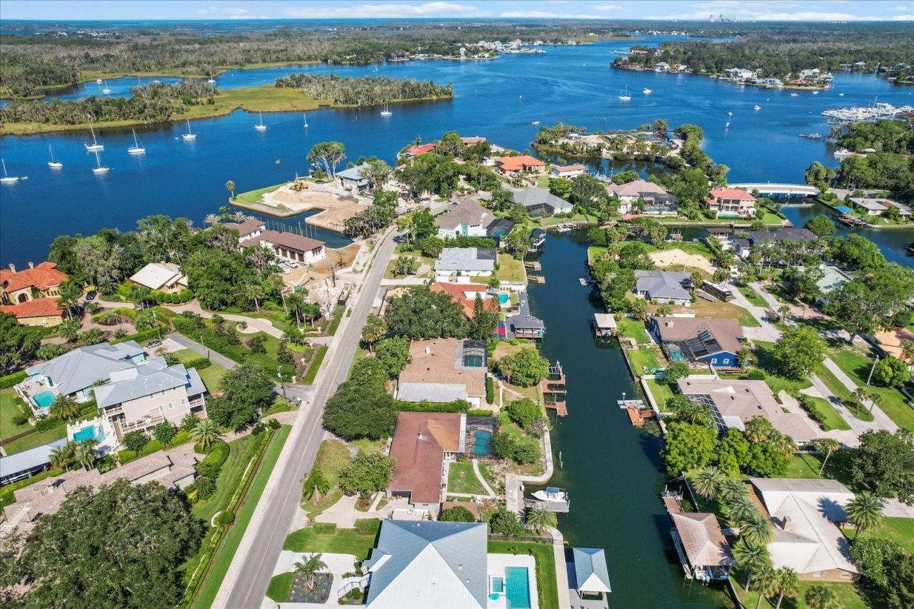 827 SW Kings Bay Drive, Crystal River, FL 34429 Photo