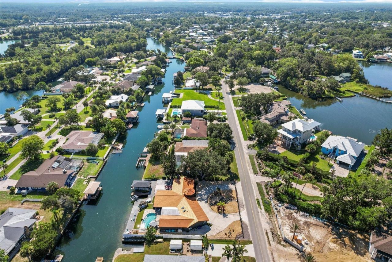 827 SW Kings Bay Drive, Crystal River, FL 34429 Photo