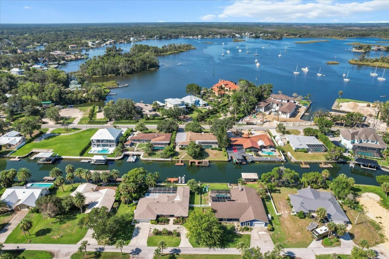 827 SW Kings Bay Drive, Crystal River, FL 34429 Photo