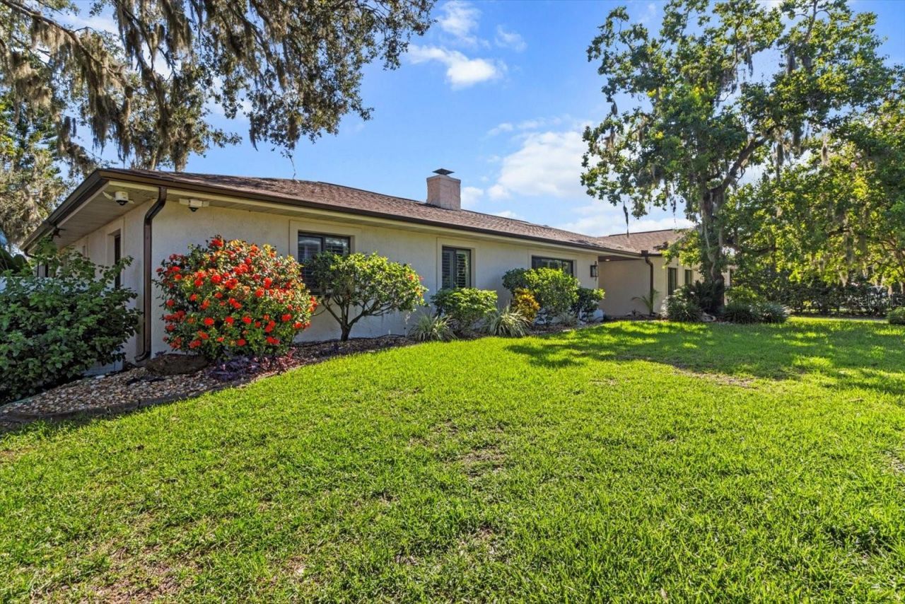 827 SW Kings Bay Drive, Crystal River, FL 34429 Photo