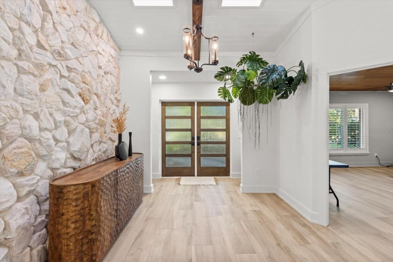 827 SW Kings Bay Drive, Crystal River, FL 34429 Photo