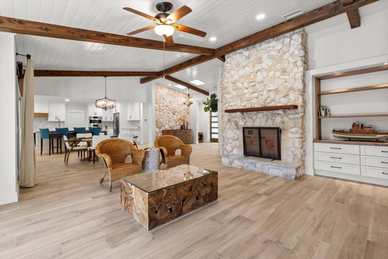 827 SW Kings Bay Drive, Crystal River, FL 34429 Photo