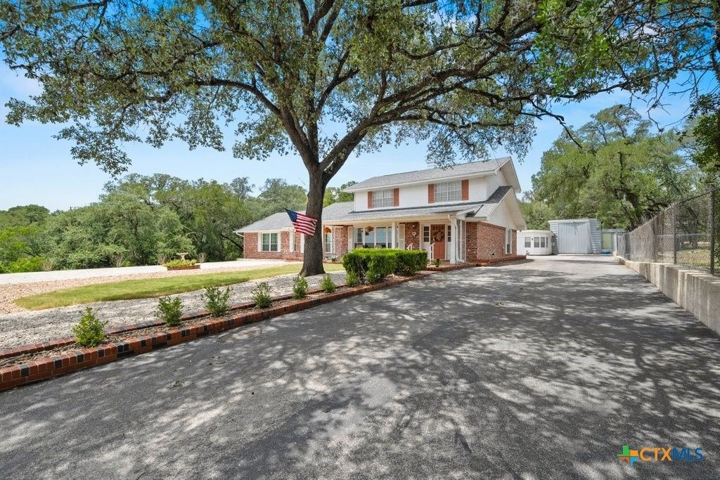 699 Floral Avenue, New Braunfels, TX 78130 Main Photo