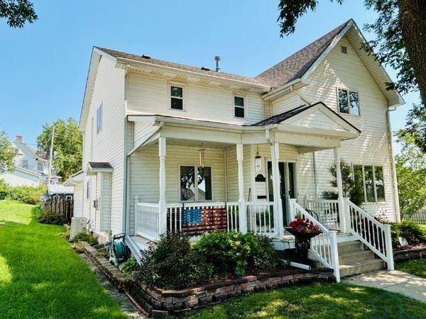 430 W CEDAR ST, Cherokee, IA 51012