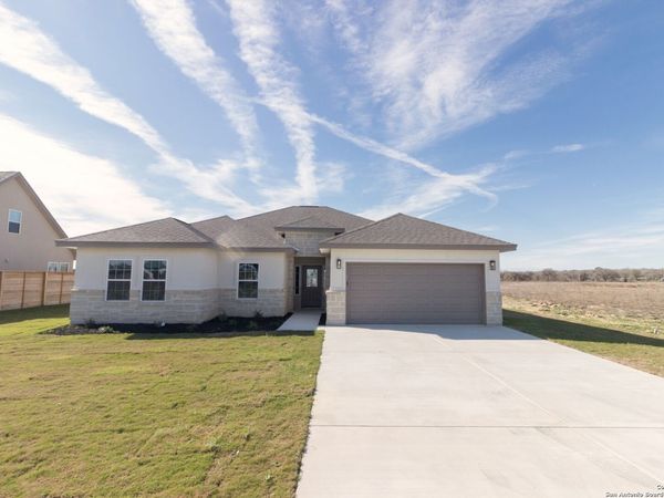 221 Colonial Lane, La Vernia, TX 78121