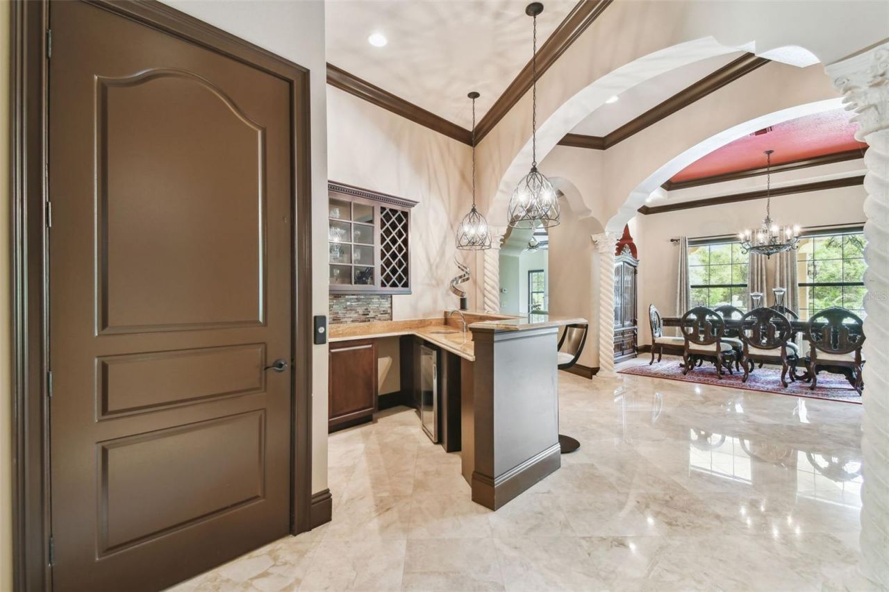 17005 Madres De Avila, Tampa, FL 33613 Photo