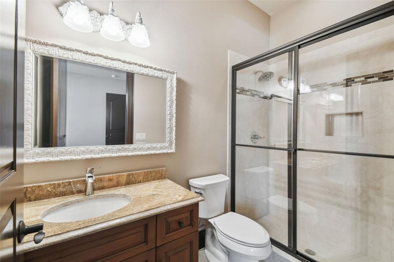 17005 Madres De Avila, Tampa, FL 33613 Photo