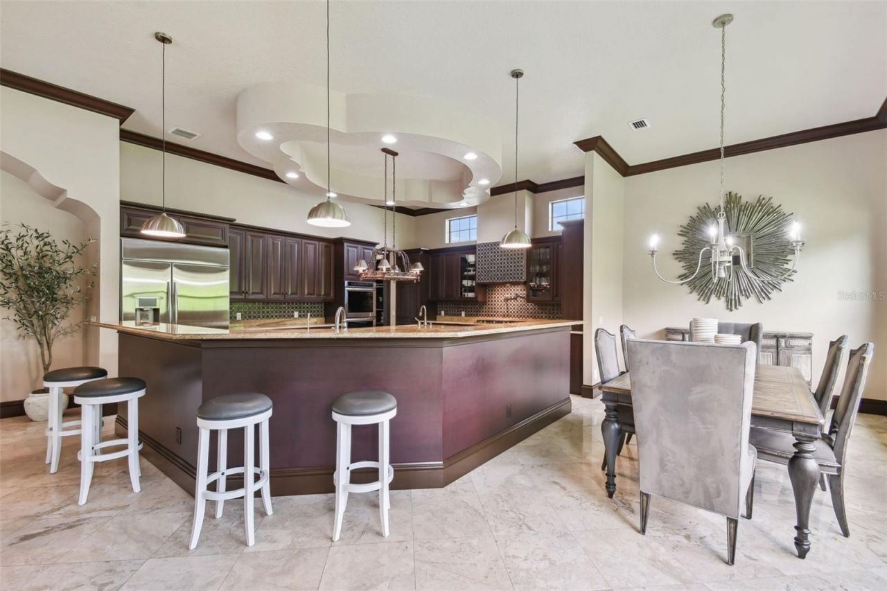 17005 Madres De Avila, Tampa, FL 33613 Photo