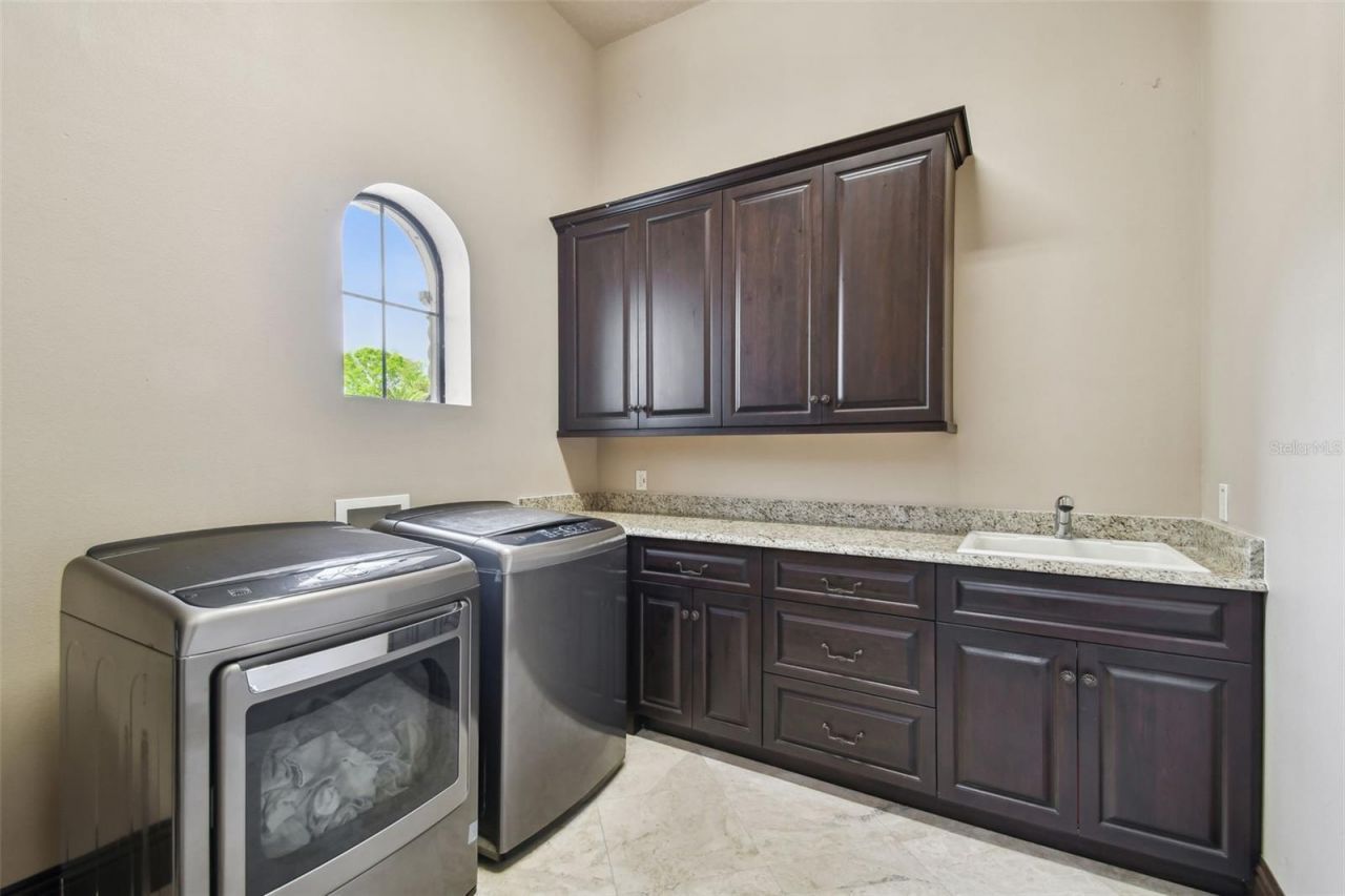 17005 Madres De Avila, Tampa, FL 33613 Photo