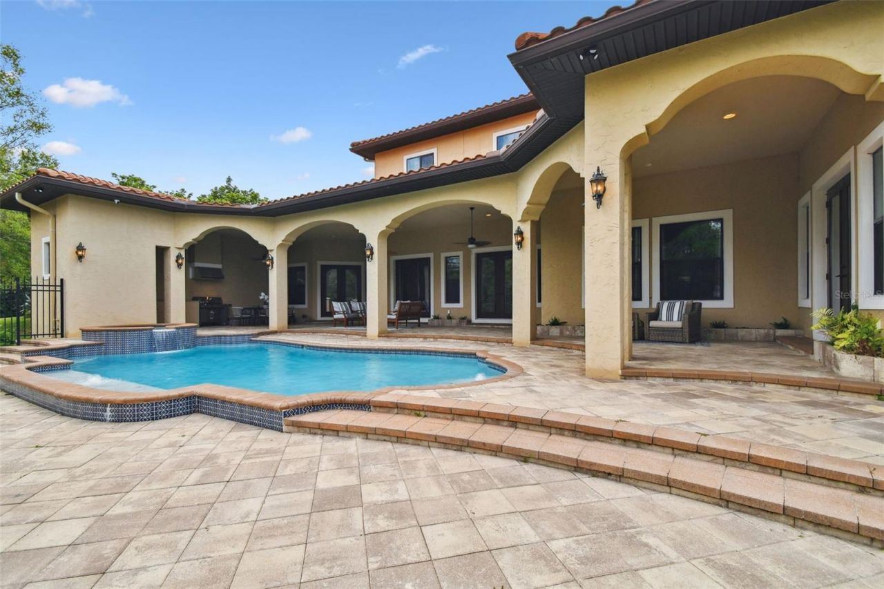 17005 Madres De Avila, Tampa, FL 33613 Photo