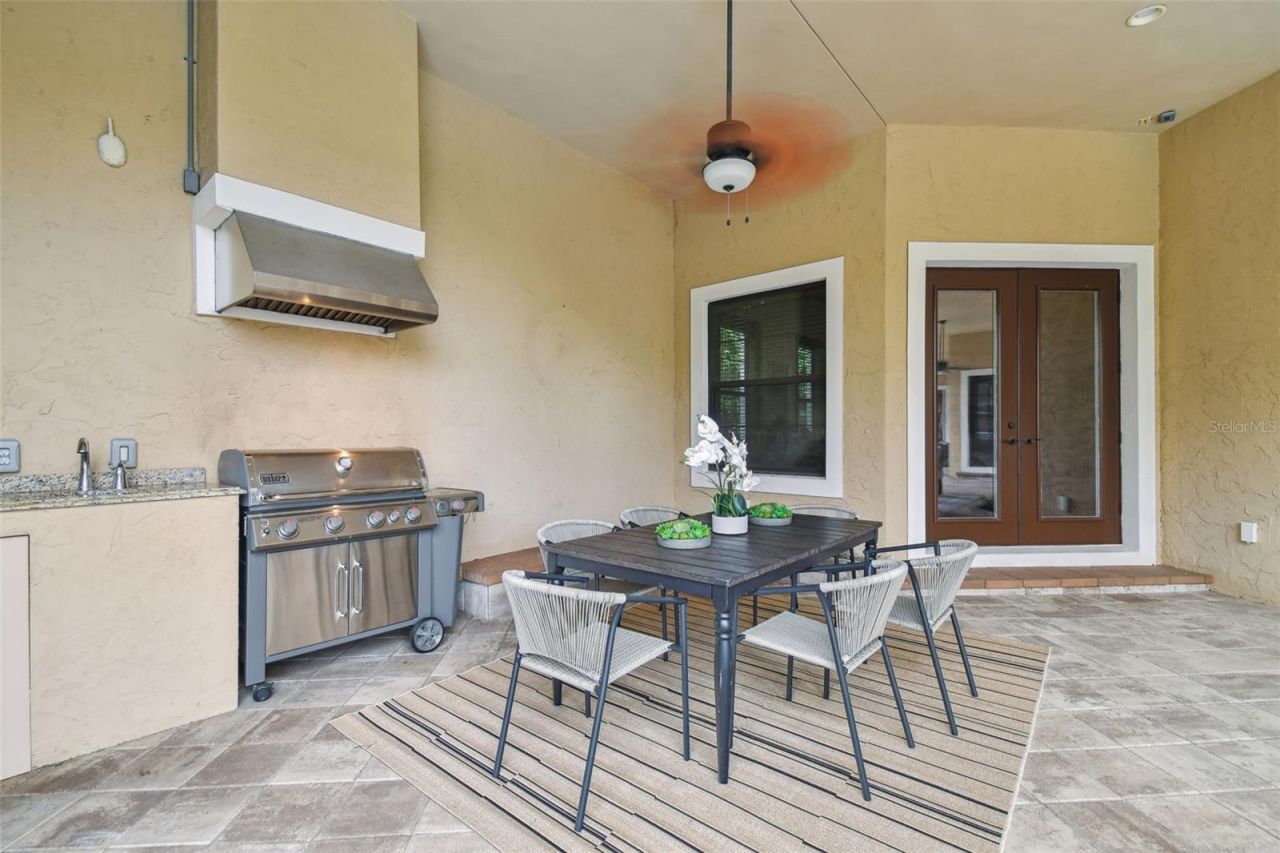 17005 Madres De Avila, Tampa, FL 33613 Photo