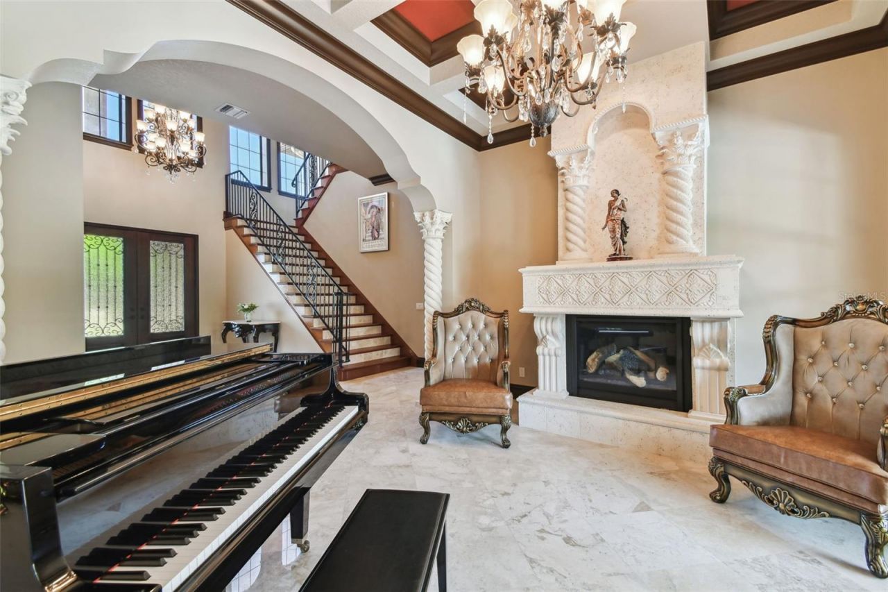 17005 Madres De Avila, Tampa, FL 33613 Photo