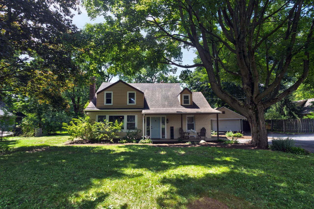 483 E Crystal Lake Avenue, Crystal Lake, IL 60014 Main Photo