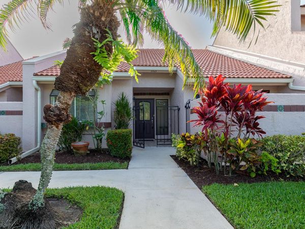 3303 SE Sandpiper Circle, Port St. Lucie, FL 34952