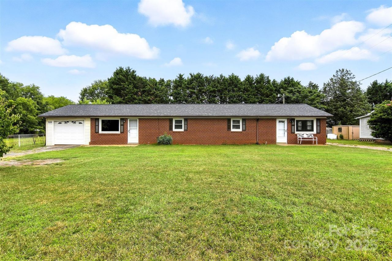 1351-1353 33rd Street Se, Conover, NC 28613 Main Photo