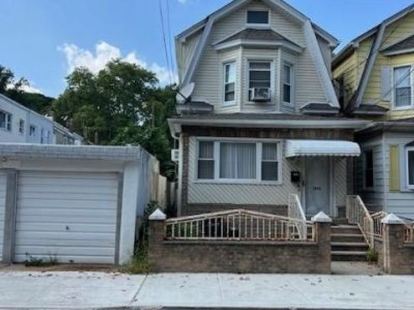 10211 85th Avenue, Richmond Hill, NY 11418