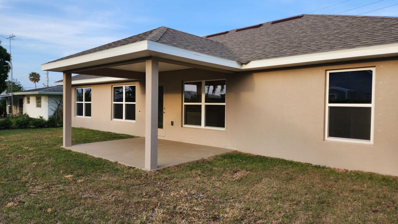 1094 SW Gatlin Boulevard, Port Saint Lucie, FL 34953 Photo