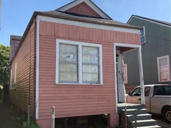 8723 WILLOW Street, New Orleans, LA 70118