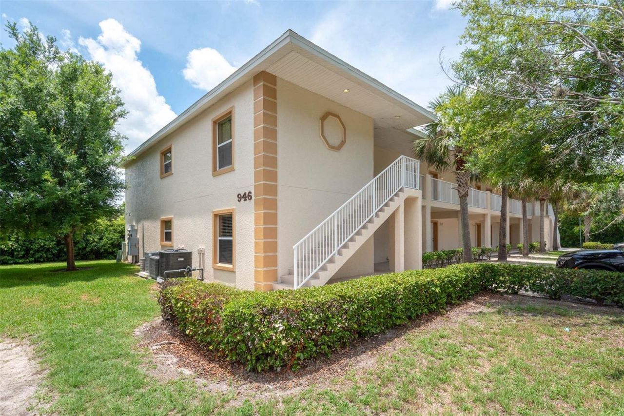 946 15th Street, Unit 202, Daytona Beach, FL 32117 Main Photo