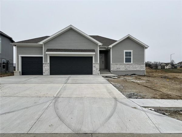 15645 Sheridan Court, Basehor, KS 66007