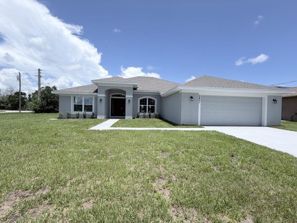 5801 NW Dana Circle, Port St. Lucie, FL 34986