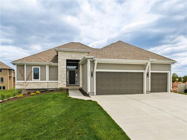 9323 Pickering Street, Lenexa, KS 66227