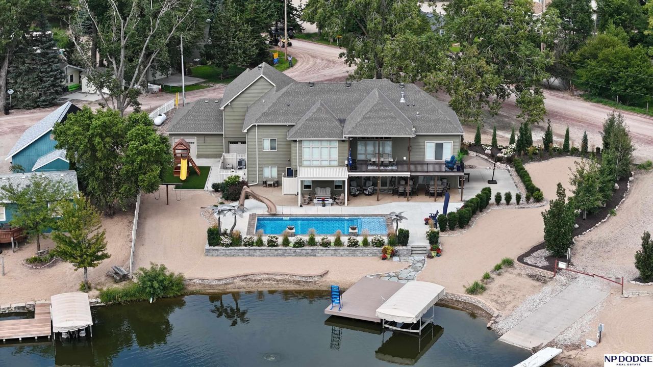 T37 Twin Lakes Drive, Fremont, NE 68025