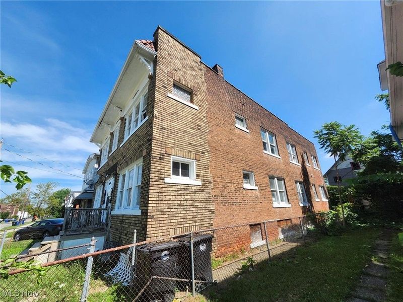 915 Eddy Road, Cleveland, OH 44108 Photo 4