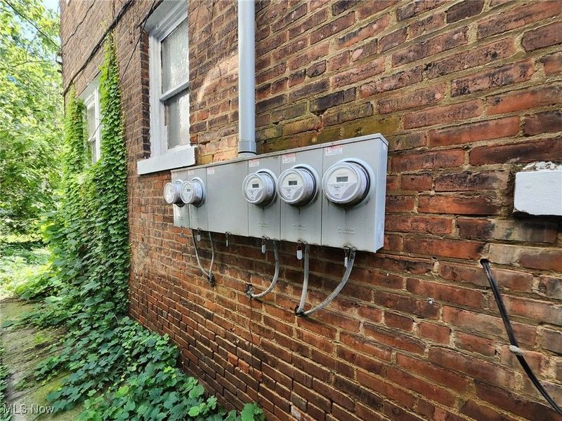 915 Eddy Road, Cleveland, OH 44108 Photo 5