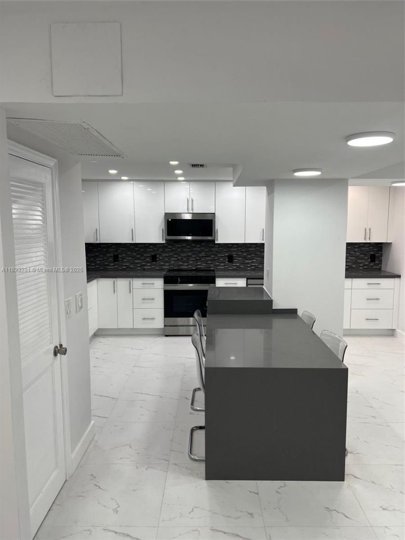 9801 Collins Ave, Unit 15X/comple, Bal Harbour, FL 33154 Photo