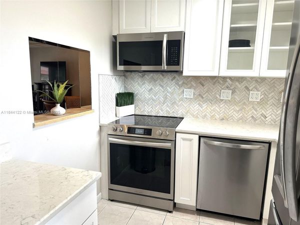 9400 Sunrise Lakes Blvd, Unit 305, Sunrise, FL 33322