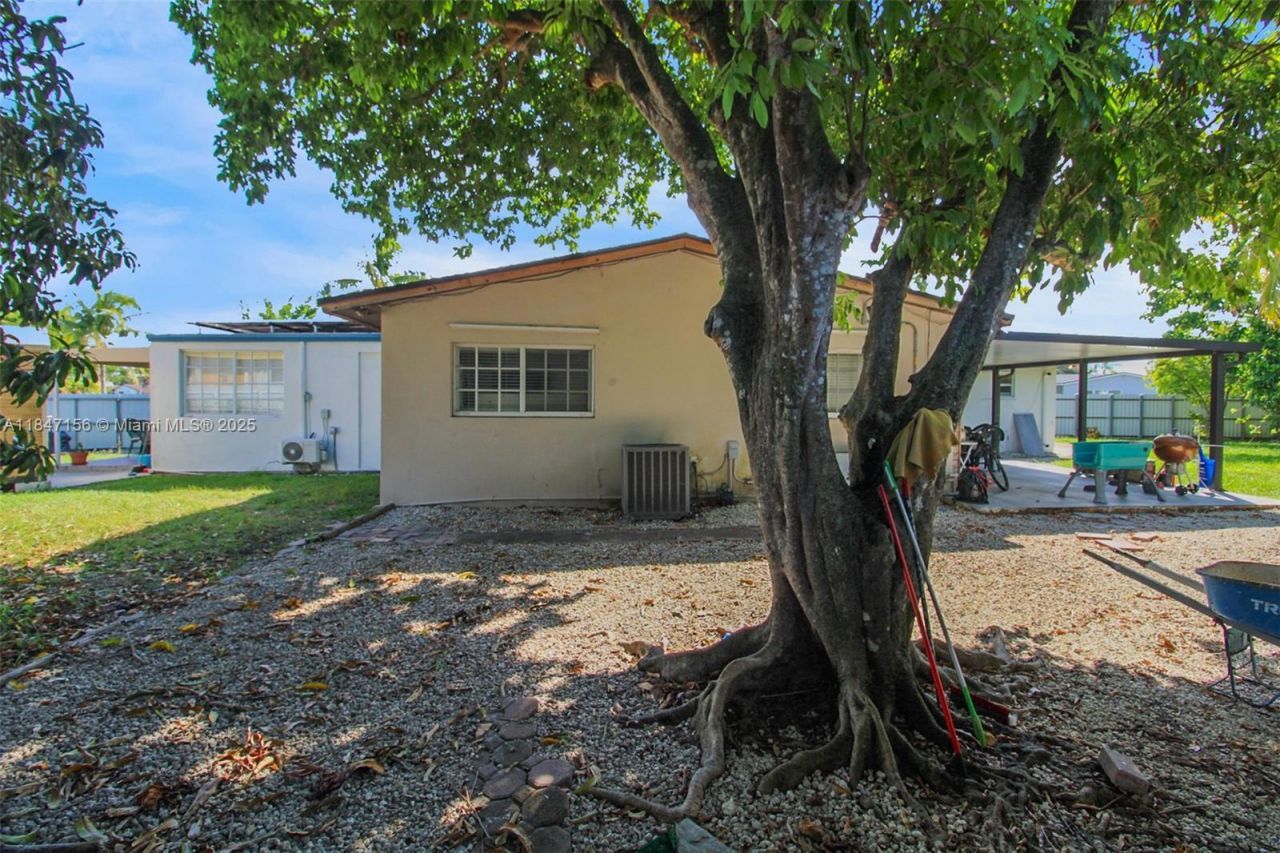 9755 SW 161st St, Miami, FL 33157 Photo