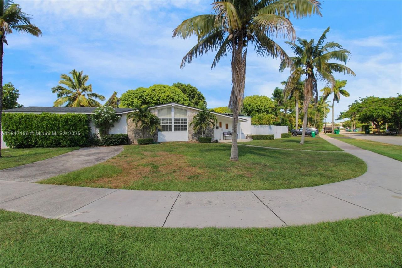 9755 SW 161st St, Miami, FL 33157 Photo