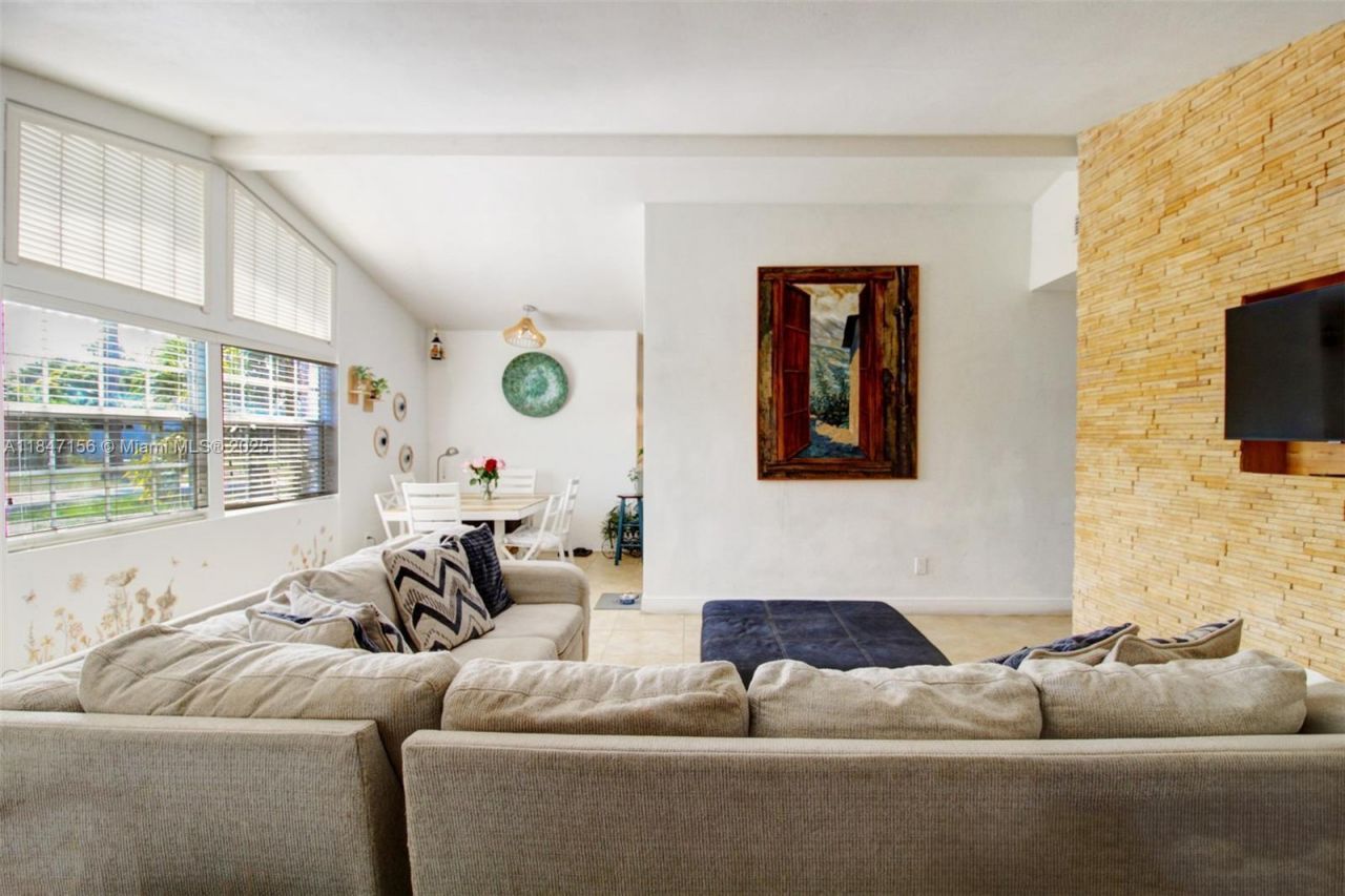 9755 SW 161st St, Miami, FL 33157 Photo