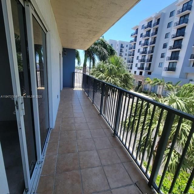 6355 SW 8th St, Unit 2-E, Miami, FL 33144 Photo