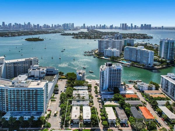 1580 Bay Rd, Miami Beach, FL 33139