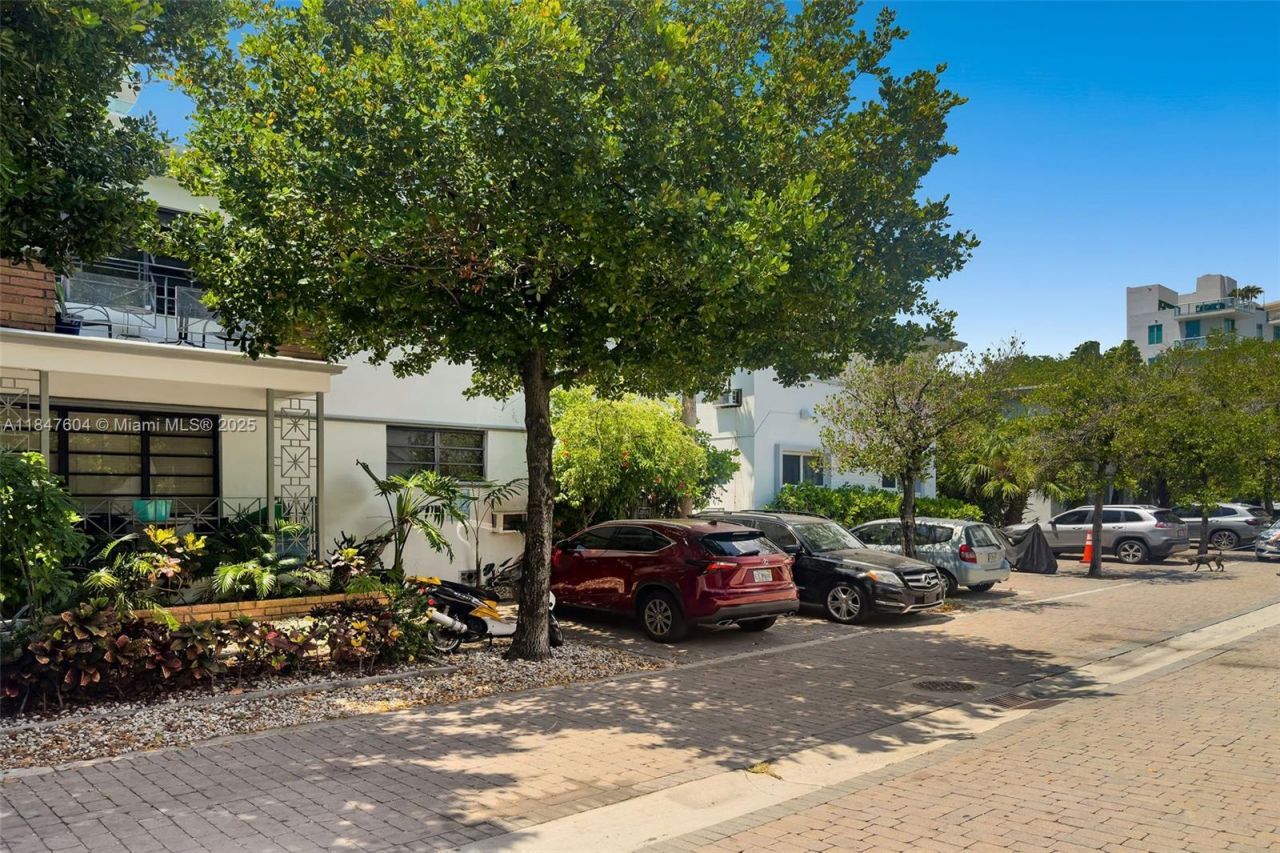 1580 Bay Rd, Miami Beach, FL 33139 Photo