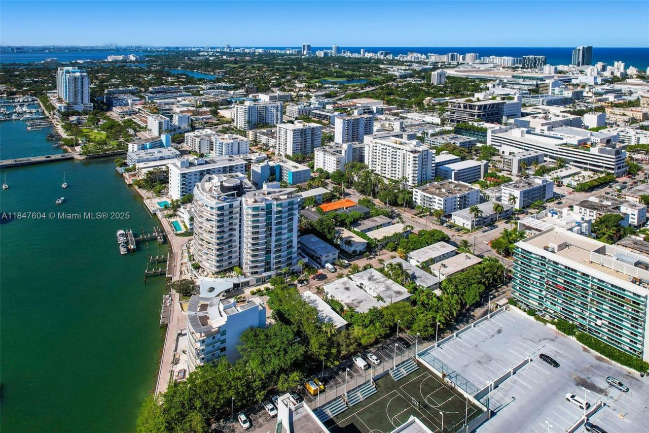 1580 Bay Rd, Miami Beach, FL 33139 Photo
